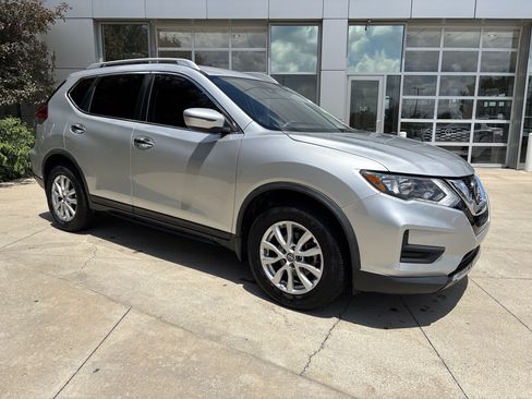 Used 2019 Nissan Rogue SV AWD/4WD image 2