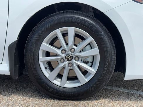 Used 2026 Toyota Camry LE image 7