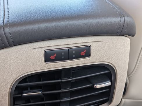 Used 2019 Lincoln MKZ Reserve FWD image 14