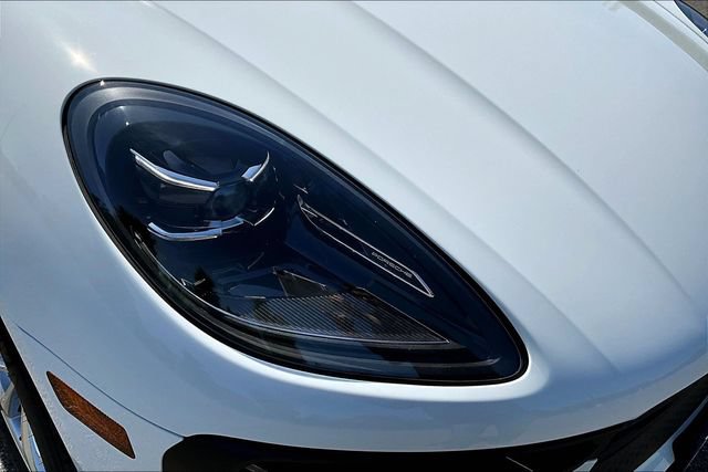 Used 2026 Porsche Macan AWD/4WD image 30