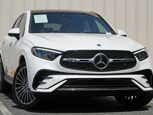 Used 2025 Mercedes-Benz GLC 300 4MATIC w/ AMG Line image 4