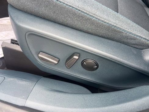 Certified 2025 Ford Maverick XLT w/ XLT Luxury Package image 18