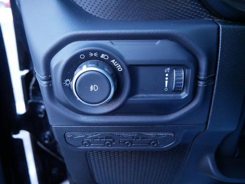 Used 2024 Jeep Wrangler Unlimited Rubicon image 24