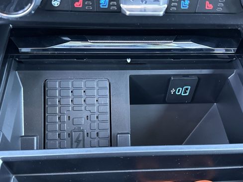 New 2026 Ford F250 Lariat w/ Black Appearance Package image 31