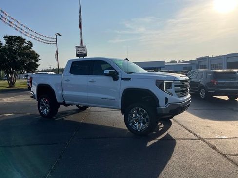 Used 2023 GMC Sierra 1500 SLE w/ Preferred Package AWD/4WD image 2
