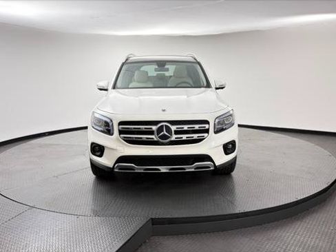 Used 2023 Mercedes-Benz GLB 250 w/ Premium Package image 12