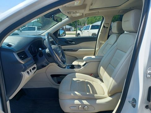Used 2022 GMC Acadia AWD Denali w/ Denali Ultimate Package image 10