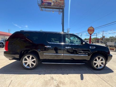 Used 2012 Cadillac Escalade ESV Luxury RWD image 4