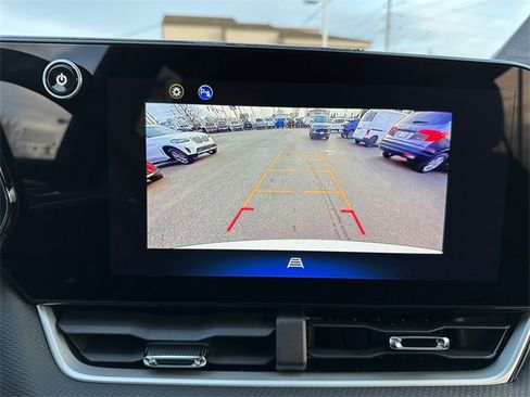 Used 2025 Chevrolet Equinox LT image 19