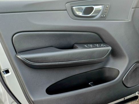 Used 2021 Volvo XC60 T5 Momentum w/ Premium Package image 27