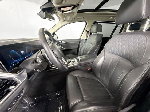 Used 2025 BMW X7 xDrive40i AWD/4WD image 3