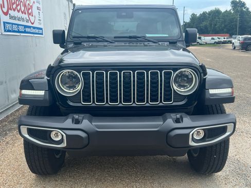 New 2025 Jeep Wrangler Sahara image 5