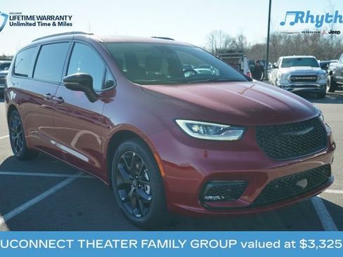 New 2026 Chrysler Pacifica Limited w/ Uconnect Theater Family Group image 1