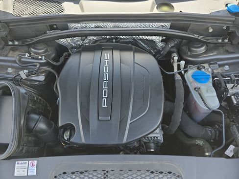 Used 2018 Porsche Macan AWD/4WD image 34