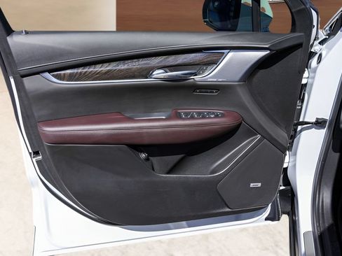 Used 2022 Cadillac XT6 Premium Luxury FWD image 25