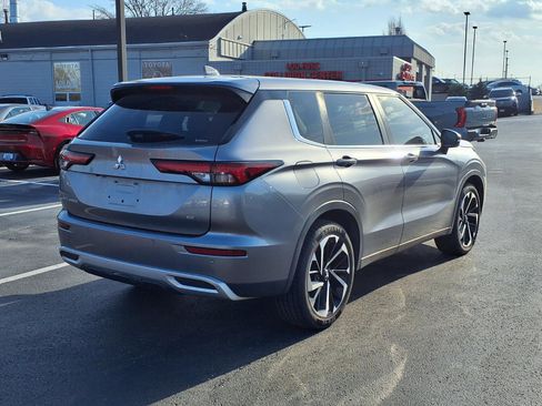 Used 2022 Mitsubishi Outlander SE AWD/4WD image 4