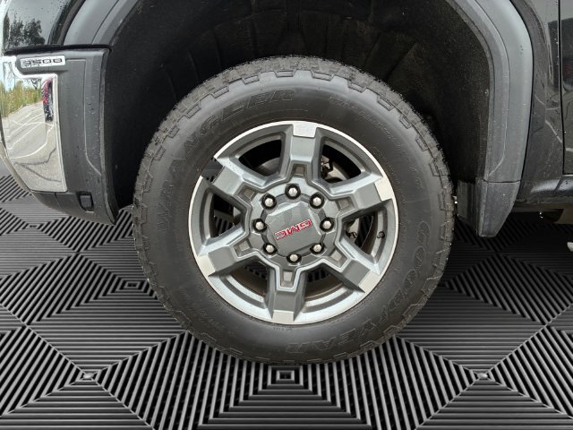 Used 2025 GMC Sierra 3500 SLT AWD/4WD image 9