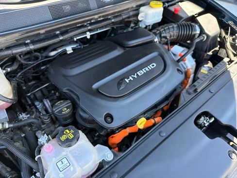 Used 2022 Chrysler Pacifica Touring-L w/ Uconnect Theater Family Group FWD image 28