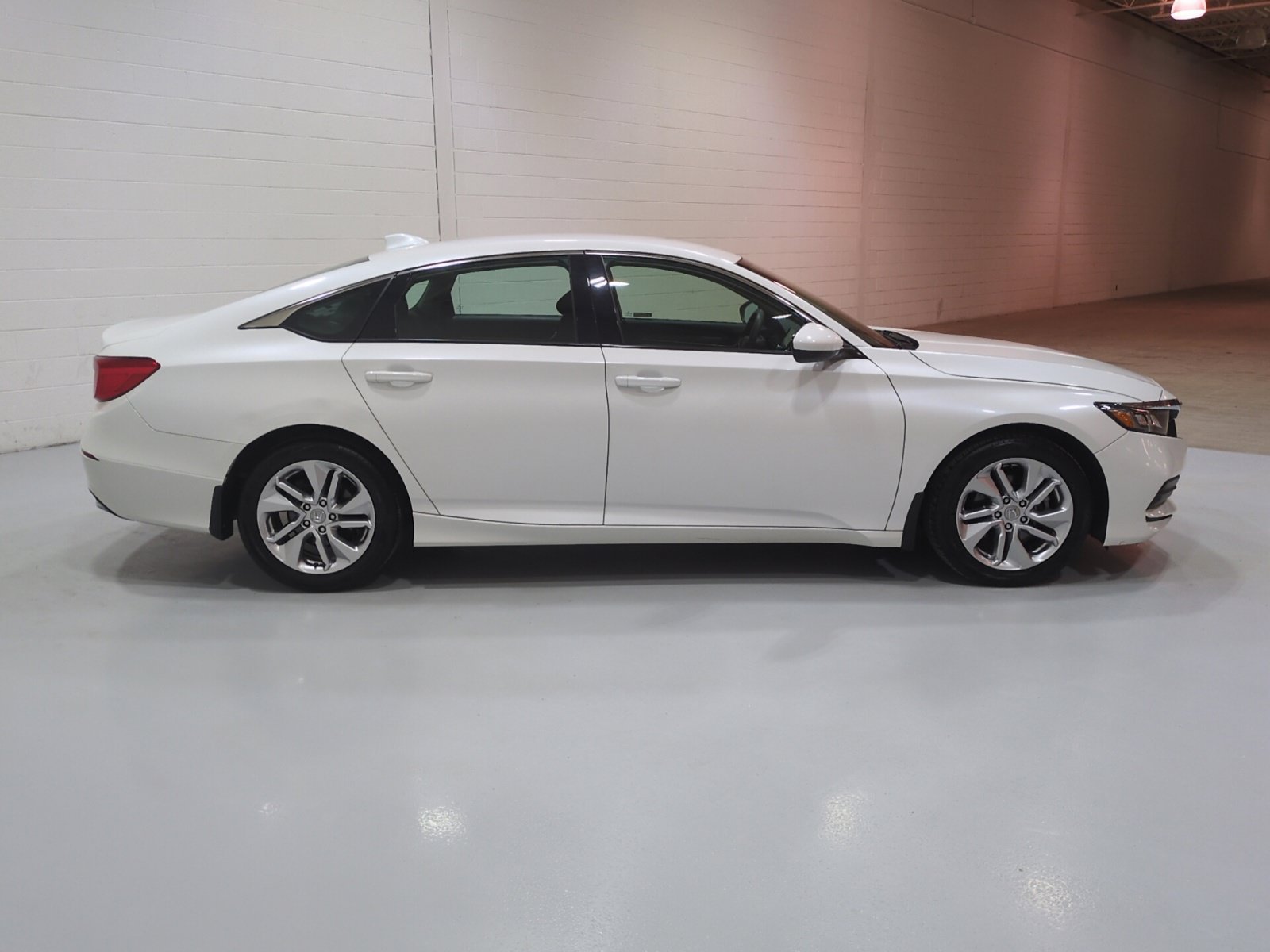 Used 2019 Honda Accord LX image 2