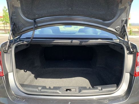 Used 2018 Ford Taurus SEL FWD image 13