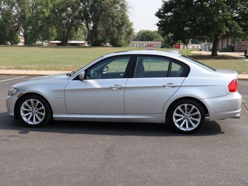 Used 2011 BMW 328i xDrive Sedan AWD/4WD image 9