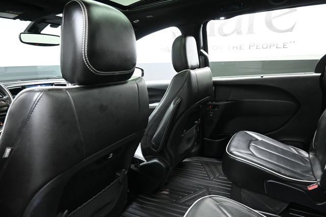 Used 2019 Chrysler Pacifica Limited w/ S Appearance Package FWD image 19