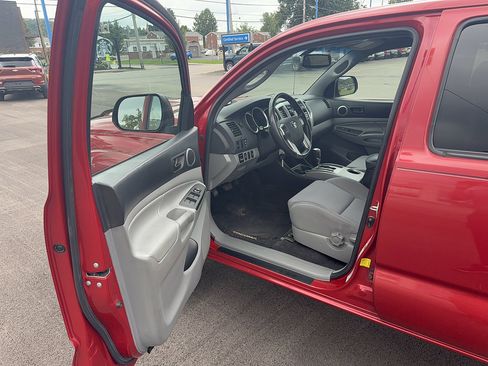 Used 2012 Toyota Tacoma 4x4 Double Cab w/ TRD Sport Pkg image 11