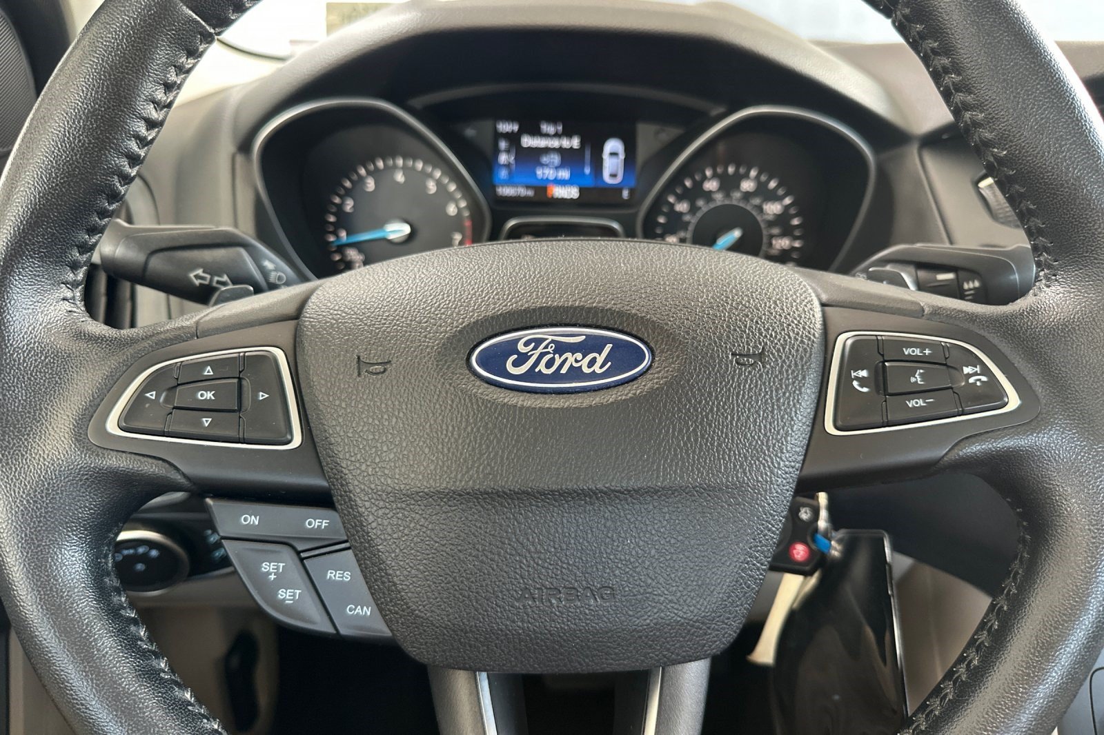 Used 2015 Ford Focus SE w/ SE Sport Package FWD image 26