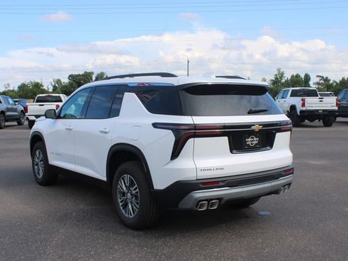 New 2027 Chevrolet Traverse LT w/ Driver Confidence Package FWD image 7