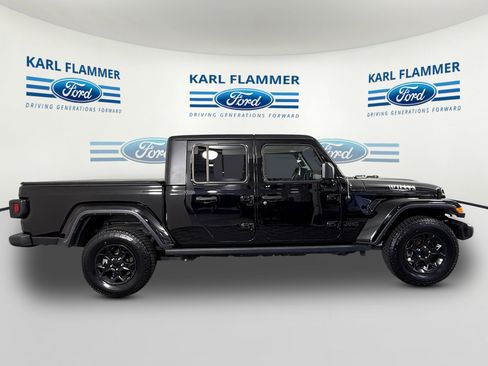 Used 2023 Jeep Gladiator Willys image 2