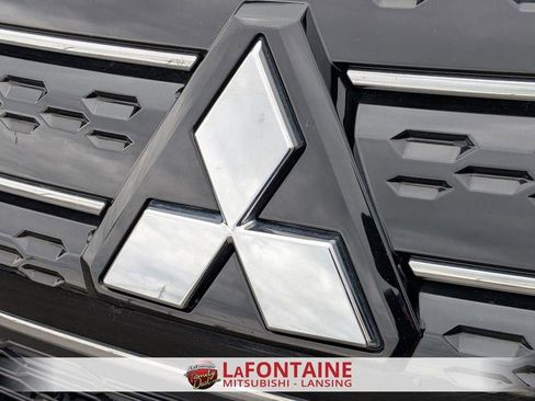 Used 2024 Mitsubishi Outlander SE AWD/4WD image 9