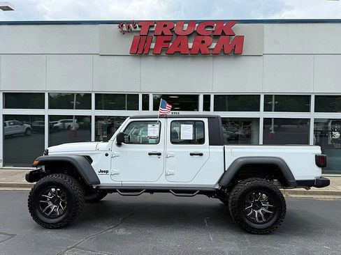 Used 2023 Jeep Gladiator Sport w/ Trailer Tow Package AWD/4WD image 2