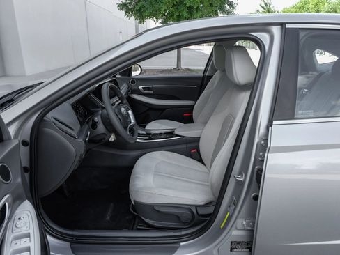Used 2023 Hyundai Sonata SE FWD image 4