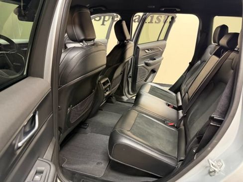Used 2025 Jeep Grand Cherokee Altitude AWD/4WD image 26