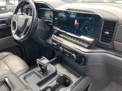 Used 2022 Chevrolet Silverado 1500 ZR2 w/ Technology Package image 18