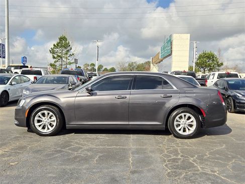 Used 2023 Chrysler 300 Touring image 7