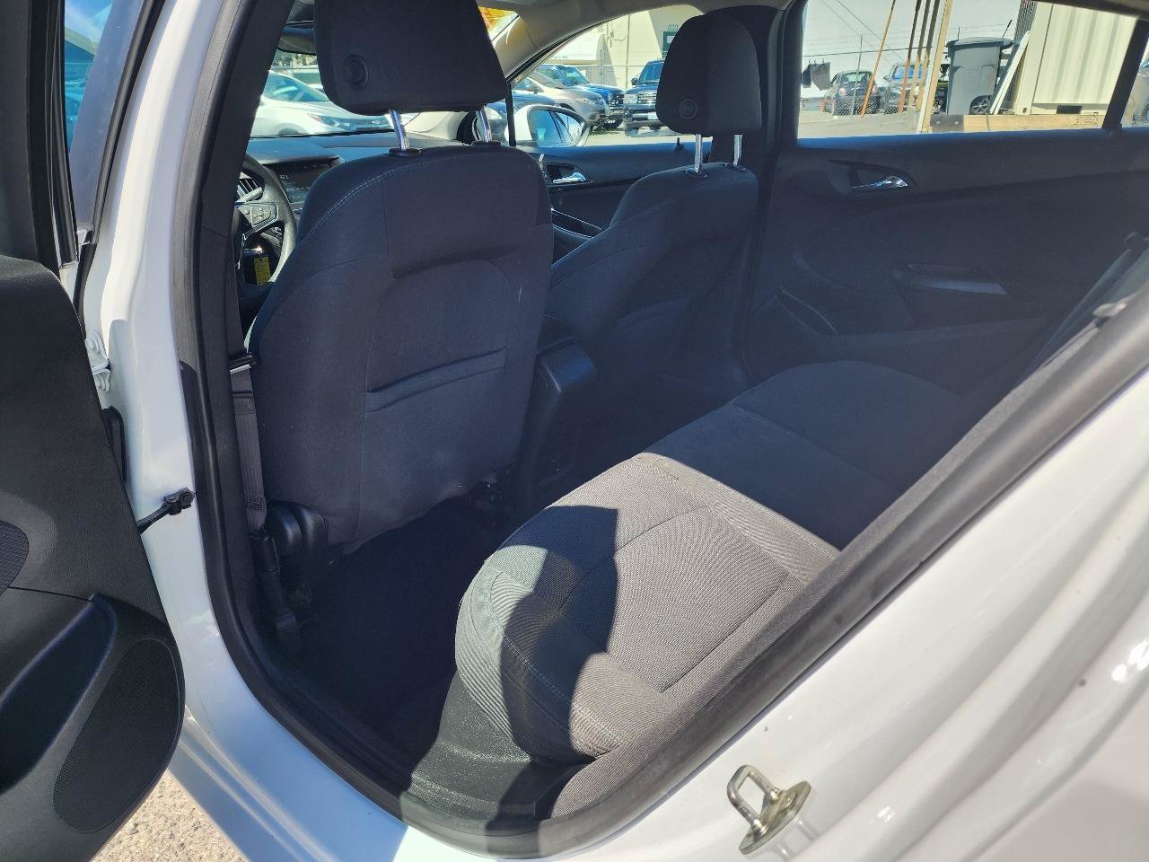 Used 2017 Chevrolet Cruze LT FWD image 21