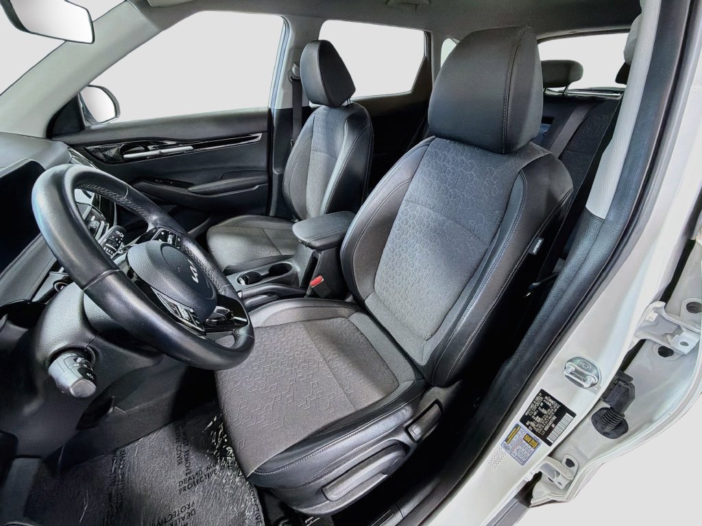 Used 2025 Kia Seltos S AWD/4WD image 22