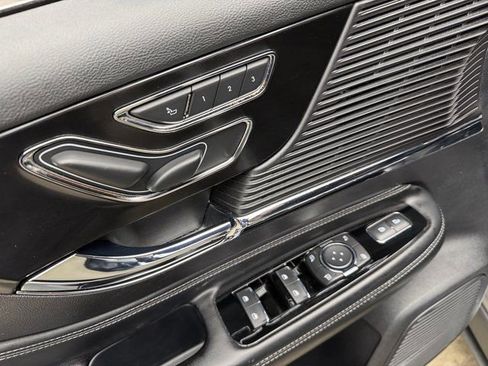 Used 2022 Lincoln Corsair Standard w/ Equipment Group 101A image 7