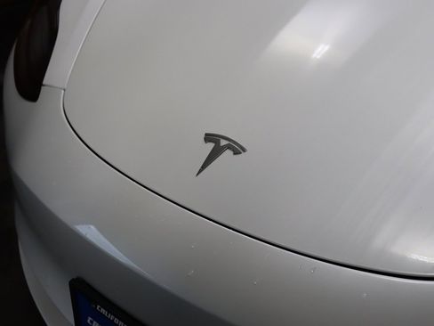 Used 2023 Tesla Model 3 Standard Range RWD image 3