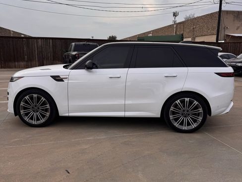 Used 2025 Land Rover Range Rover Sport Dynamic SE image 4