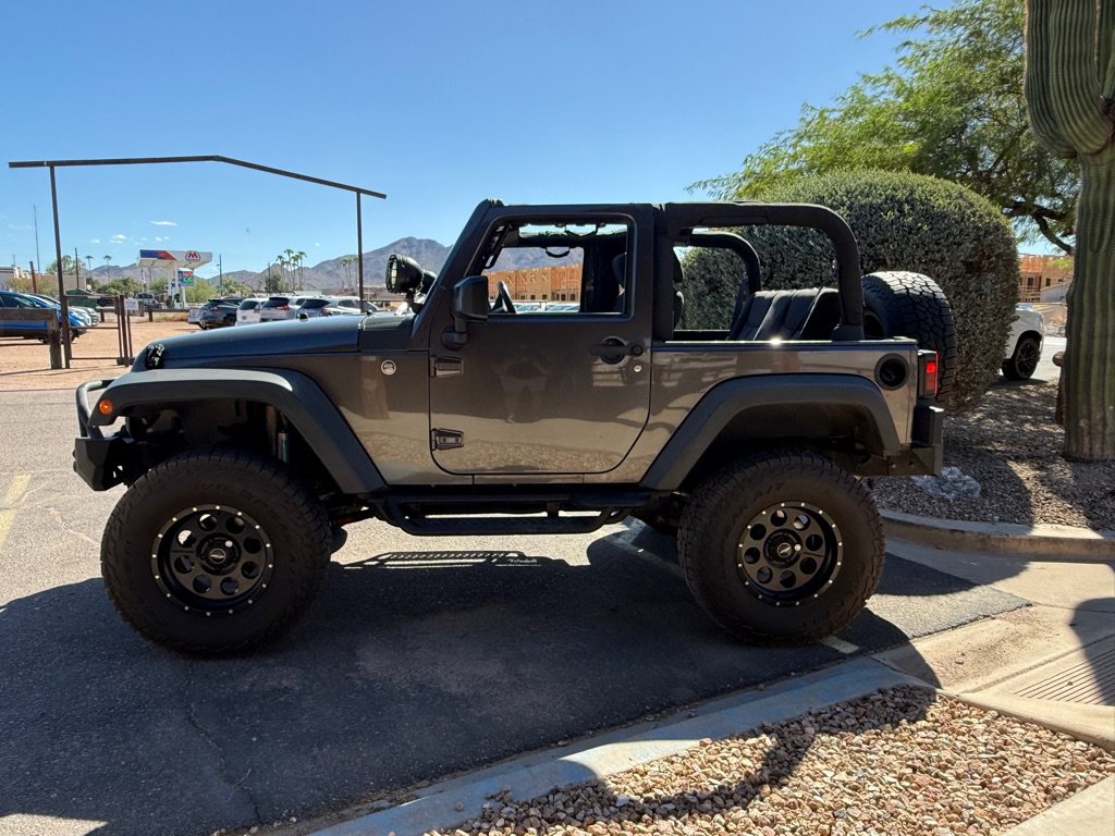 Used 2016 Jeep Wrangler Sport w/ Connectivity Group AWD/4WD image 19