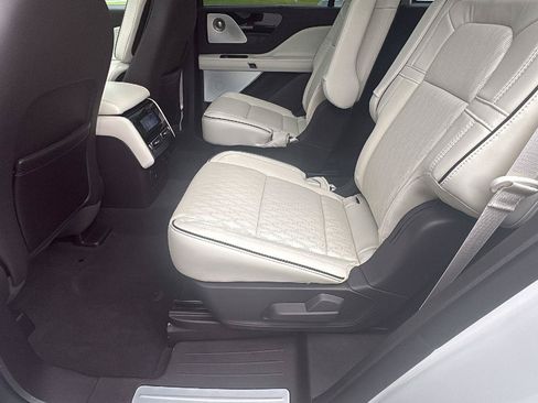 Used 2024 Lincoln Aviator Black Label AWD/4WD image 19