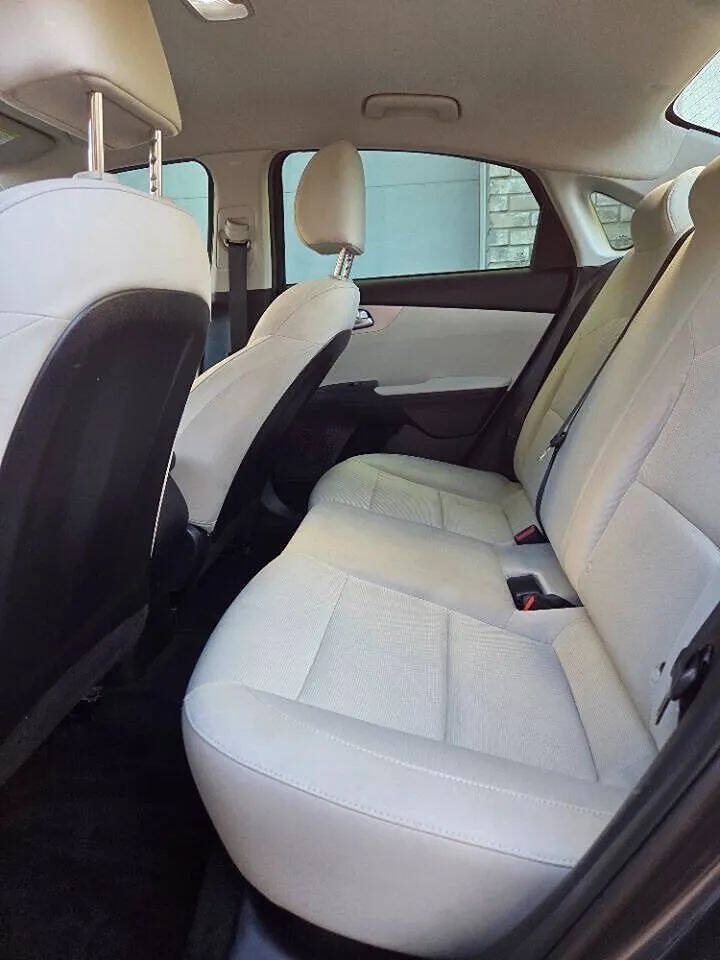 Used 2022 Kia Forte LXS w/ LXS Technology Package FWD image 25