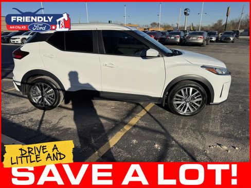 Used 2023 Nissan Kicks SV FWD image 11