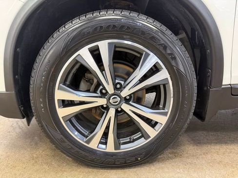 Used 2017 Nissan Rogue SL w/ SL Premium Package image 30