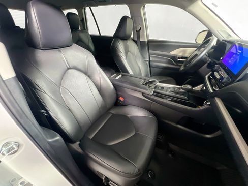 Used 2024 Toyota Grand Highlander Limited image 31