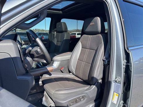 Used 2024 Chevrolet Silverado 3500 High Country w/ High Country Premium Package image 10