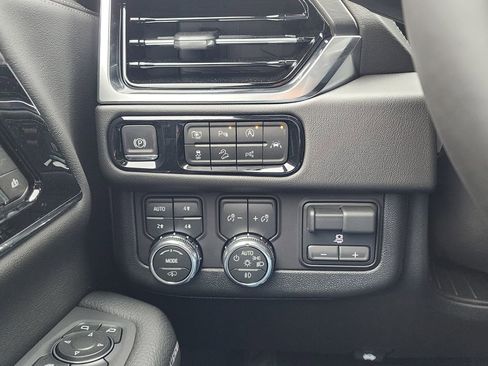 New 2026 GMC Yukon Denali w/ Denali Reserve Package AWD/4WD image 19