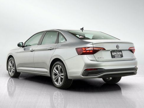 Used 2022 Volkswagen Jetta SE FWD image 3